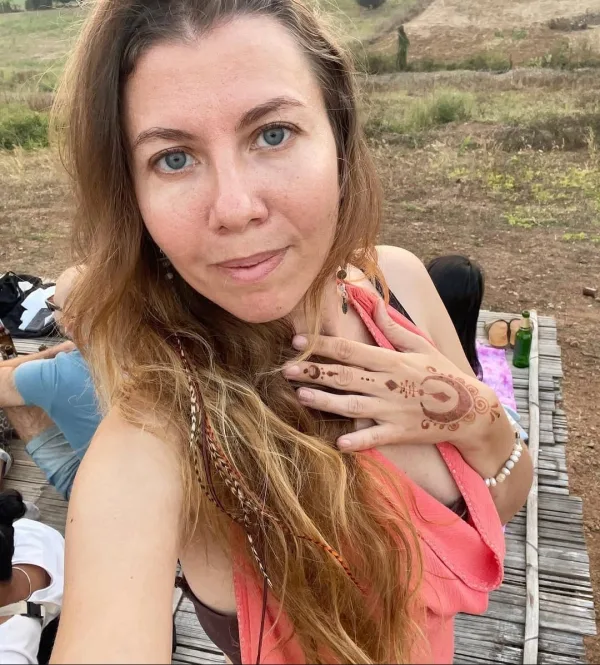 Psikoterapist ve yoga eğitmeni Katerina